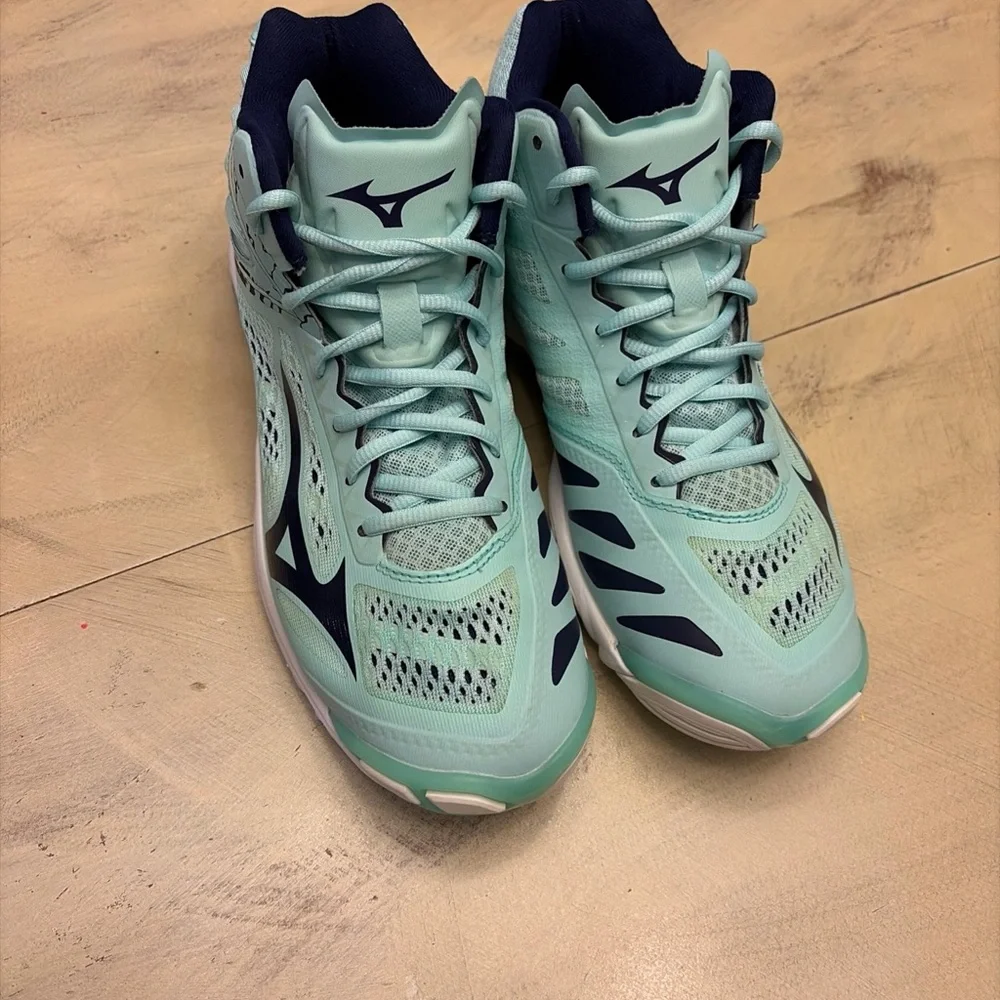 Mizuno Wave Lightning Z5 Mid Womens Light Volleyball Shoes Size 9US - Picture 2 of 9